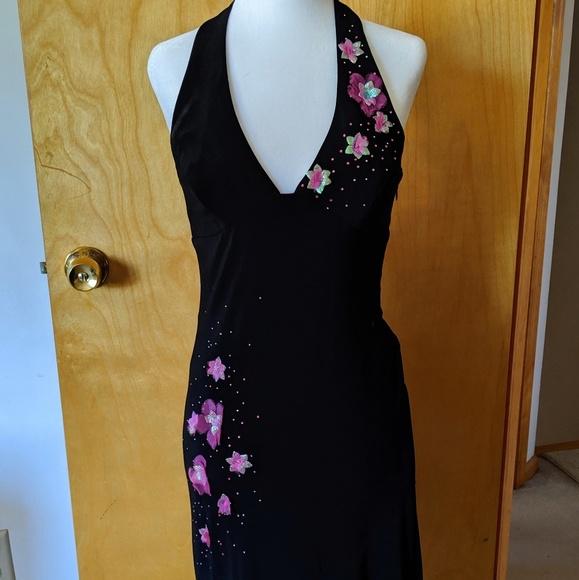 Dresses & Skirts - Black dress with flower details